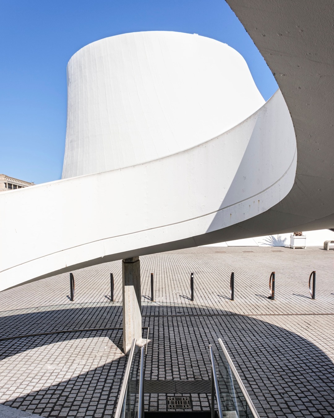 Le Grand Volcan & rampe d'accès, Oscar Niemeyer, Le Havre, France. ⠀⠀⠀⠀⠀⠀⠀⠀⠀
⠀⠀⠀⠀⠀⠀⠀⠀⠀
©2020⠀⠀⠀⠀⠀⠀⠀⠀⠀
⠀⠀⠀⠀⠀⠀⠀⠀⠀
#architecturalphotography #architecturalphotographer #realestatephotography #realestatephotographer #buildingphotography #vastgoedfotografie #vastgoedfotograaf #amazingarchitecture #architecturebest #archdesign #archilover #architecturelover #architecturegram #newarchitecture #lehavre #lehavreenimages #lehavretourisme #lehavrecity #lehavrequejaime #lehavrephoto #lehavrejetaime #lehavrelife