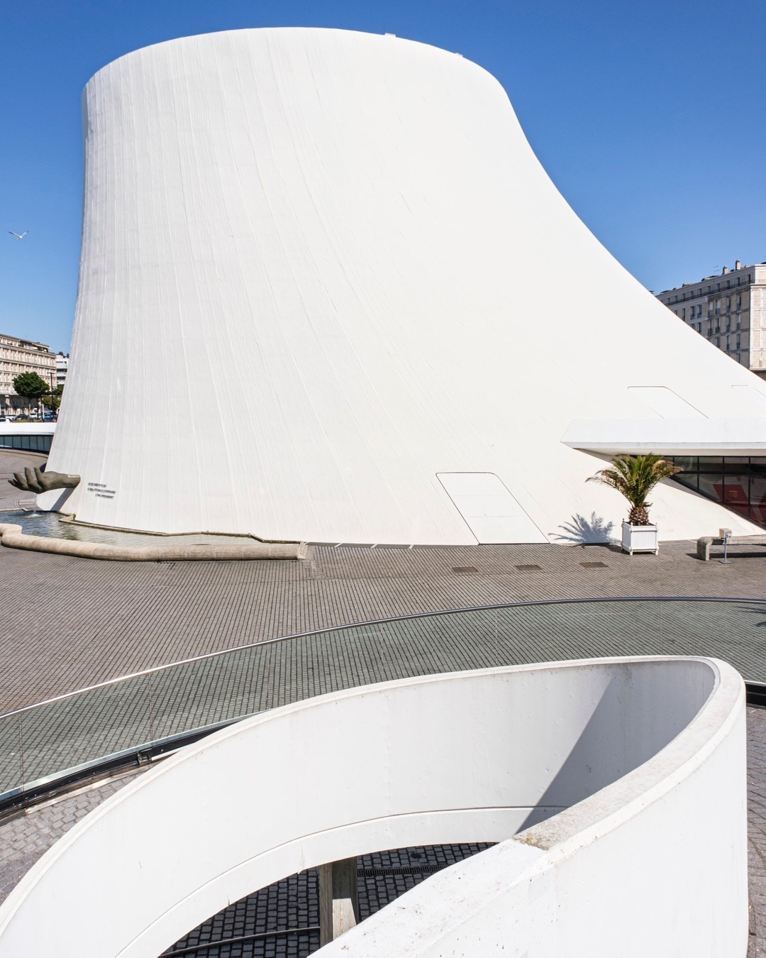 Le Grand Volcan, Oscar Niemeyer, Le Havre, France. ⠀⠀⠀⠀⠀⠀⠀⠀⠀
⠀⠀⠀⠀⠀⠀⠀⠀⠀
©2020⠀⠀⠀⠀⠀⠀⠀⠀⠀
⠀⠀⠀⠀⠀⠀⠀⠀⠀
#architecturalphotography #architecturalphotographer #realestatephotography #realestatephotographer #buildingphotography #vastgoedfotografie #vastgoedfotograaf #amazingarchitecture #architecturebest #archdesign #archilover #architecturelover #architecturegram #newarchitecture #lehavre #lehavreenimages #lehavretourisme #lehavrecity #lehavrequejaime #lehavrephoto #lehavrejetaime #lehavrelife