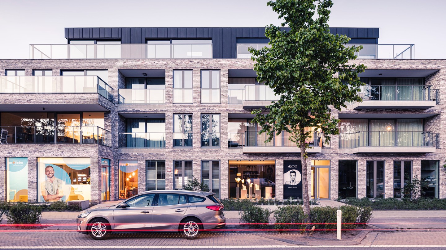 Residentie Albéric : shooting for @bultynck_kindt_architecten. 
Location : Brugge. 
The project includes 24 apartments and 2 commercial areas. 
For more info, visit: https://www.bultynck-kindt.com/albéric & https://www.ericbouvier.be/portfolio/residentie-alberic-brugge/?lang=nl
#architecturalphotography #architecturalphotographer #realestatephotography #realestatephotographer #architecturephoto #architecturephotography #buildingphotography #vastgoedfotografie #vastgoedfotograaf #amazingarchitecture #architecture_best #architecture_magazine #archdesign #architectureanddesign #archilover #architecturelover #architecturegram #newarchitecture